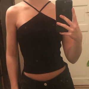 Linne  - Säljer detta populära slutsålda linne från Zara💕 Använd fåtal gånger. Nypris: 89kr. Köparen står för frakten!