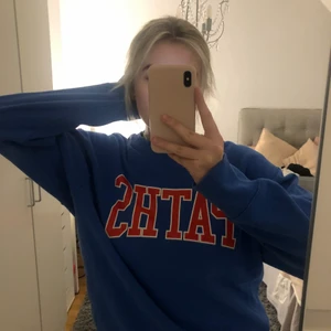 Sweatshirt - Säljer min sweatshirt köpt på secondhand.❤️❤️