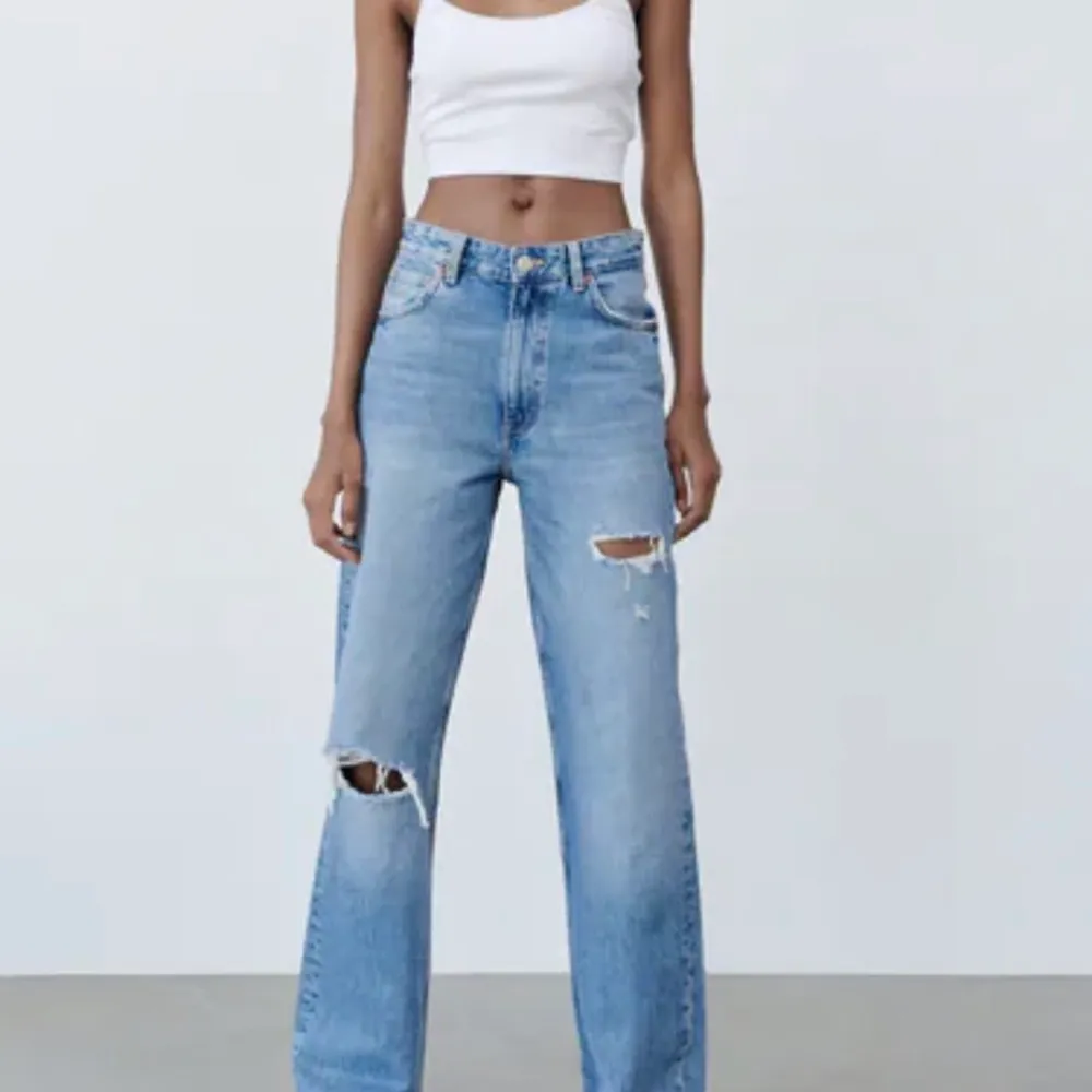 Så snygga jeans från zara men som tyvärr blivit för små för mig :( lika dom på första bilden men med fler slitningar😍. Jeans & Byxor.