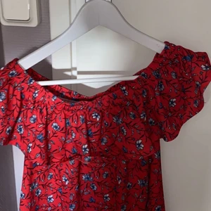 Off shoulder topp  - Använd en gång 