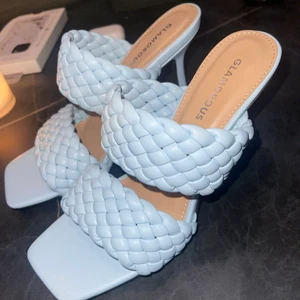 Flätade klackar - Oanvända ljusblåa klackar från glamorous, storlek 38