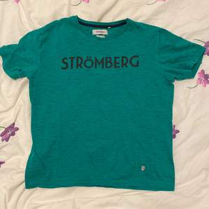 En grön Strömberg tröja, väldigt stilren och stabil att ha! 