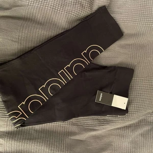 Adidas tights  - Svarta adidas tights i storlek S. Oanvända 💜