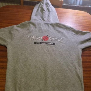 Sushi - Underbar hood! Dags att älskas av nån annan! Unisex 49 kr +66 kr frakt. Samfraktar, först till kvarn!