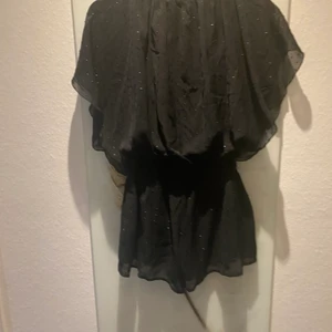 Dress - En jätte fin dress, knappt använd, i bra sick. Skorv 