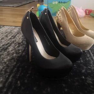 Skor  - 2 oanvänd skor 