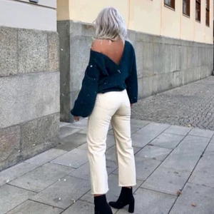 Stickad tröja nakd - Fin grön v-neck stickad tröja från Linn Ahlborgs kollektion för nakd. I storlek XXS 