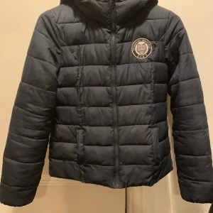 Jacka - Fin jacka från Svea i storlek S