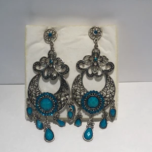 Örhängen - Feminina örhängen i stål från Grekland otroligt romantiska! Aldrig använda.