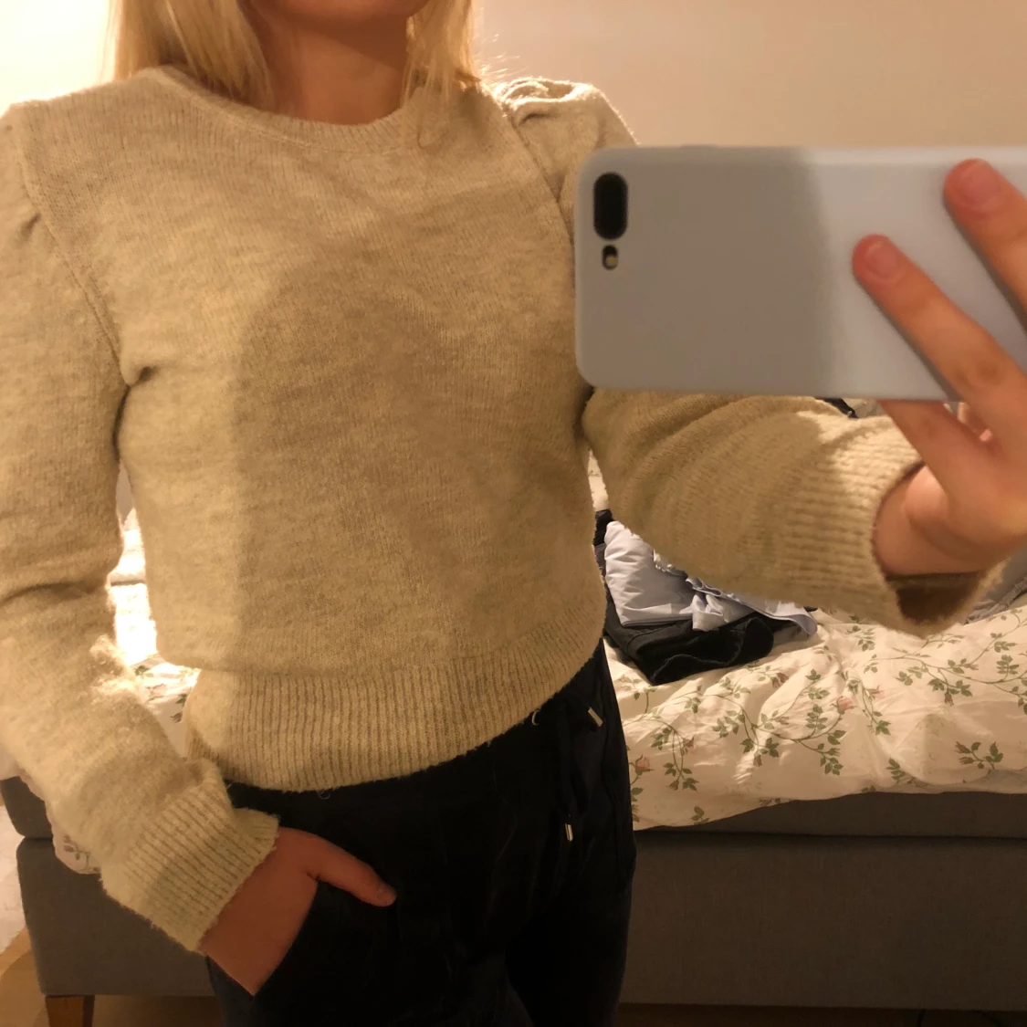 BEIGE STICKAD TRÖJA  - 90