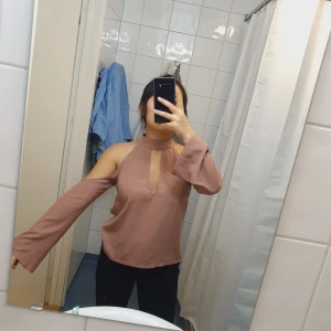 Supersnygg blus - Inget att anmärka på strl XS