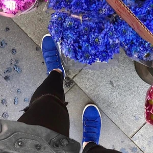 J LINDEBERG sneakers!  - Sjukt snygga J.Lindeberg sneakers i koboltblå mocka🦋🧿💙🈳 Har inte fått så mycket kärlek, därav lite smutsiga. Nypris: 1700 kronor. Frakt 63 kronor! 
