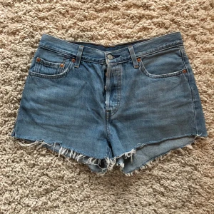 501 Levis shorts - Shorts från Levis i modell 501. Bra skick.