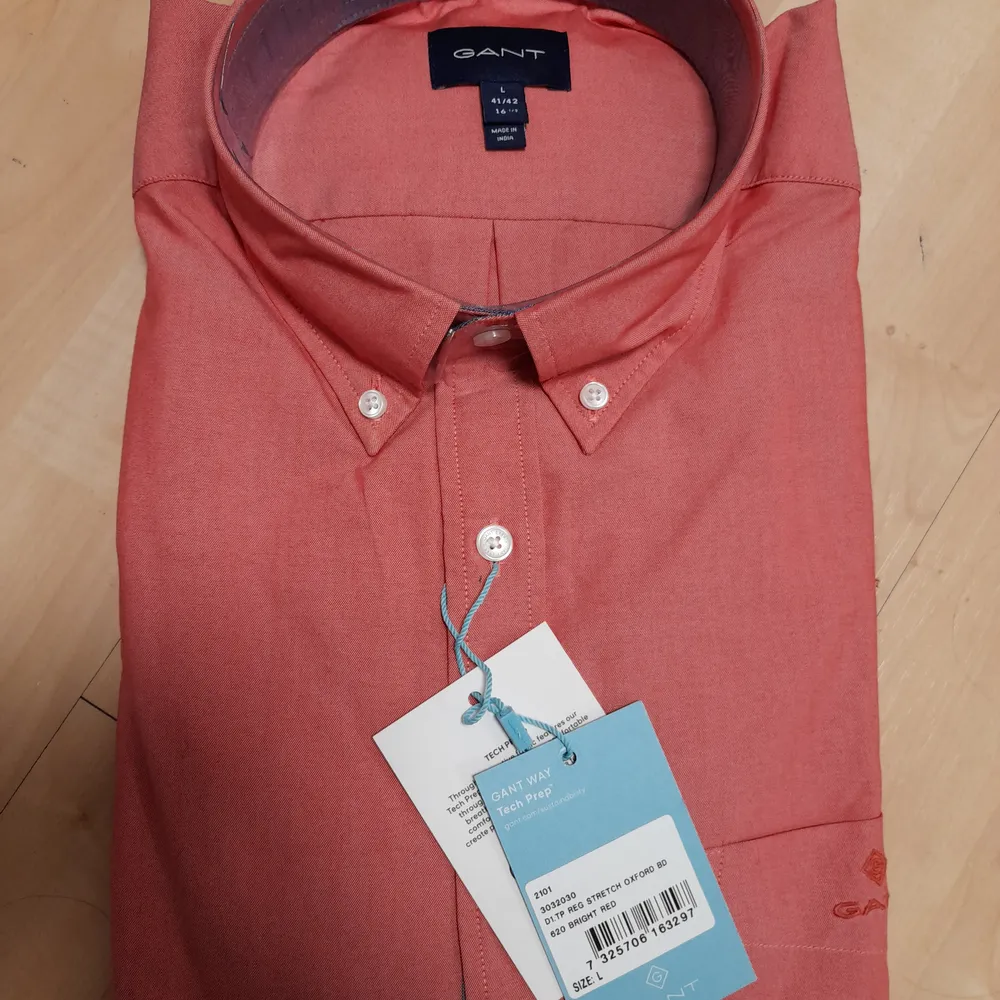 2st Gant skjortor i strl M och L. Helt nya med, aldrig använda. 150kr/st. Skjortor.
