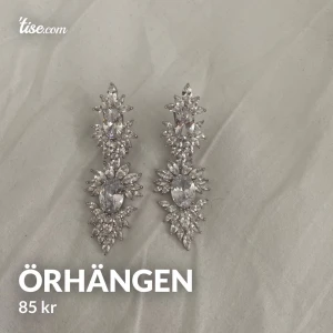3 olika örhängen  - Jätte fina örhängen, oanvända, du kan köpa alla tre par för 200 kr