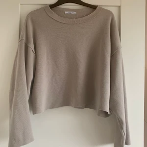 Beige tröja - ZARA, buda från 100kr