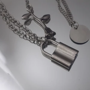 90 - Tre o använda halsband för 90kr frakten ingår i priset 🥰