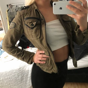 Rockandblue jacka 34 - Riktigt fin jacka från rockandblue som tyvärr är för liten för mig. Säljes för 250kr, storlek 34. 