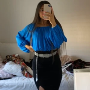 Blå blus - Säljer min blåa blus som jag köpte från bikbok, använt den en gång jätte skön och fin