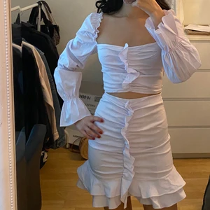 Sett från prettylittlething - Vitt sett 160kr exklusive frakt aldrig använt säljes pga använder ej. Storlek Uk 6 🌸🌸🌸 