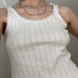 Sött linne  - Såå fint ribbat/ stickat mönster linne från even&odd i storlek S. Använt det 1 gång tidigare men tyckte inte att det föll i smaken. Frakt 35 kr eller så kan vi mötas i gullmarsplan/Hammarbyhöjden. ❤️