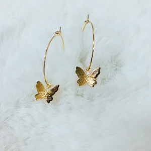 Fjäril örhängen  - Väldigt vackra örhängen som finns nu att beställa rekommenderas😍😍