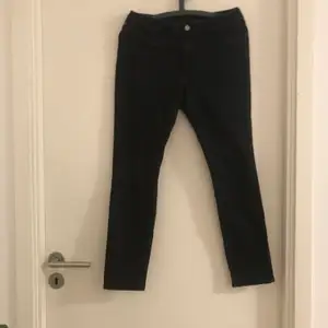 Svart jeans från H&M, size 29