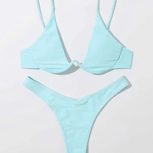 Bikini - Har även denna bikini från shein i denna fina färg, helt oanvänd, endast testad, förliten för mig tyvärr. i storlek L men är som en S, skulle säga ca 75 a-c. bud från 80kr + frakt. 