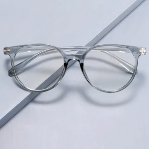 Blåljus glasögon - ❗️SÅLDA❗️                                                                 Helt nya anti blåljus glasögon. Köpte de för ett tag sedan men de kom inte till användning tyvärr. Köparen står för frakt! Skicka gärna ett meddelande om du vill ha fler bilder eller har några frågor!                                                                            🦋Kolla gärna om det är något annat du är intresserad av så kan jag samfrakta! 🦋