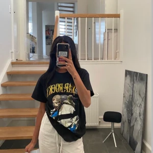 Asap Rocky t-shirt - Som ny:) Köparen står för frakten💕 Kolla gärna in det andra jag säljer(trendiga kläder för lägre priser!)