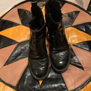 Supersköna Geox  - Använda men supersköna och fortfarande fint skick Geox skor i Charol-material 