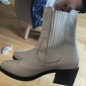 Vagabond - Helt oanvända vagabond skor nypris var 1600 kr jag säljer dem för 500 och vid snabb affär kan jag gå ner mer