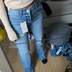 Zara mid jeans - Nya med prislappen kvar, st 36 men passar 34