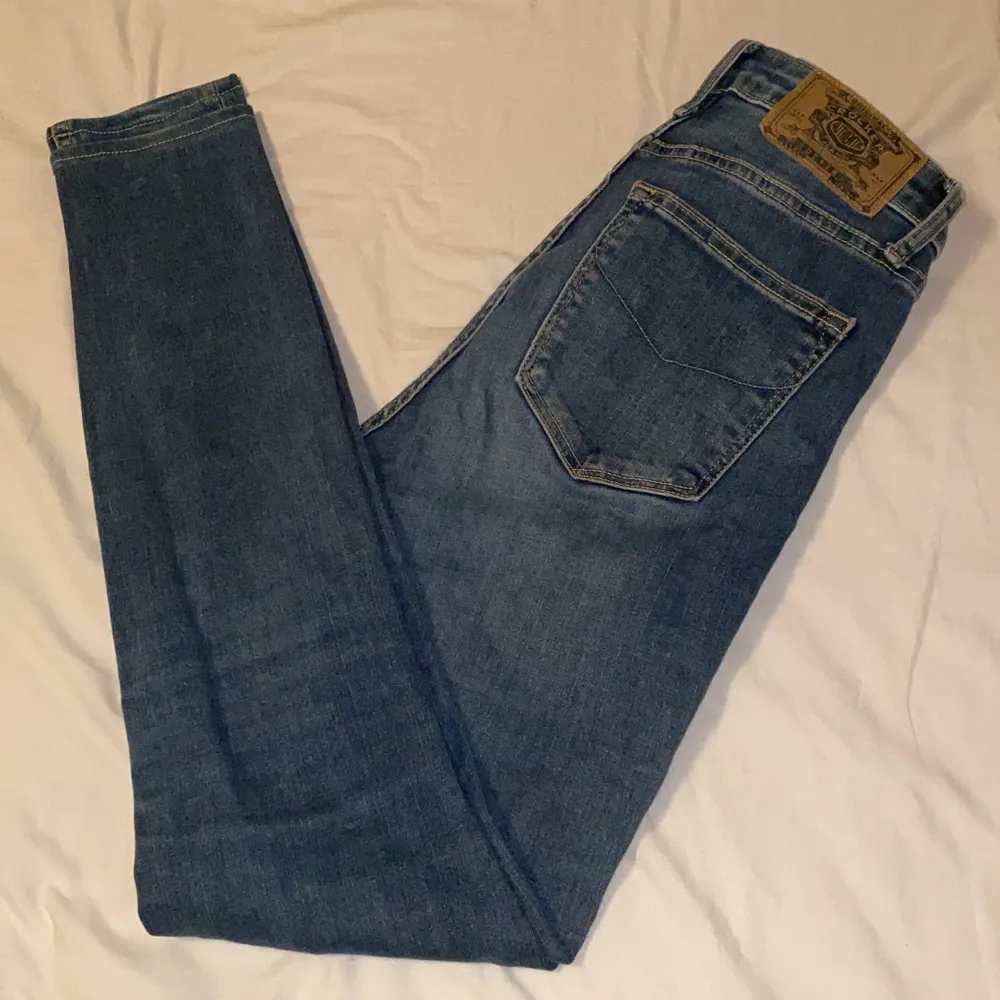 Super skinny mörkblå crocker jeans köpt från JC. Säljer pga ingen användning.. Jeans & Byxor.