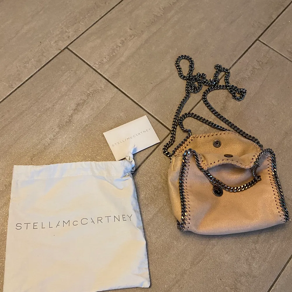 Beige/ljusrosa Stella Mccartney väska i storleken Tiny. Väskor.