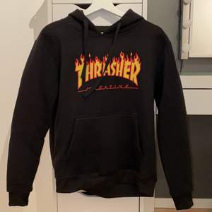 Säljer Thrasher hoodie kopia i storlek S. Aldrig använd, så mycket bra skick. Köptes för 300kr, säljer för 100kr exklusive frakt.