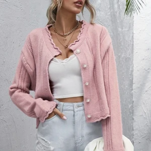 Rosa kofta - Babypink kofta med fina knappar och mjukt material 🌸