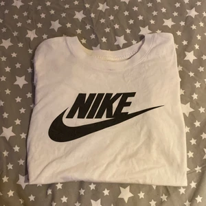 Nike Tshirt - Oanvänd nike tshirt. Strl XS men passar en S. Nypris: 229. Fri frakt