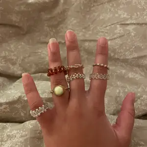 Säljer handgjorda ringar i olika storlekar och stilar! Skriv vid pris eller fundering :) Kolla gärna in min andra annons för flera ringar <3