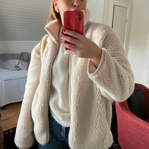 jacka - säljer denna jätte fina och mysiga jackan, då jag inte använder den lika mycket längre💞💞köparen står för frakt, pris går alltid att diskutera💕💕