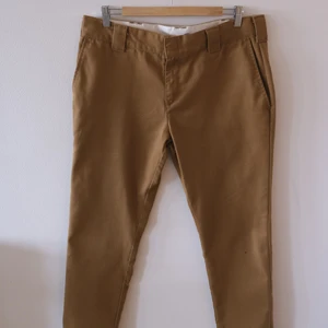 Dickies 873 Slim Straight Work Pant - Storlek W33/L34, använd men fortfarande i bra skick