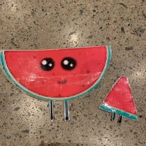 STICKERS/KLISTERMÄRKEN  - HemmGjorda. Designen gjorde jag själv. Skick din egna design eller bild 5-6 kr 