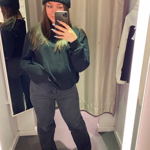 Svarta straight jeans  - Säljer dessa svarta/stentvättade byxorna då jag har fler lindrande, strl 38 nypris 349 säljer för 100