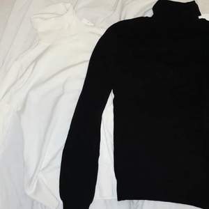 Säljer 2 polotröjor från H&M en svart och en vit. Iprincip oanvända. 1 för 100 eller båda för 180kr