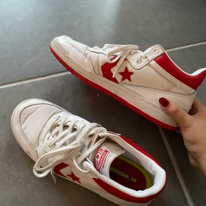 Sneakers - Coola sneakers från Converse, användt ett antal gånger men fortfarande i bra skick👍🏼❤️‍🔥