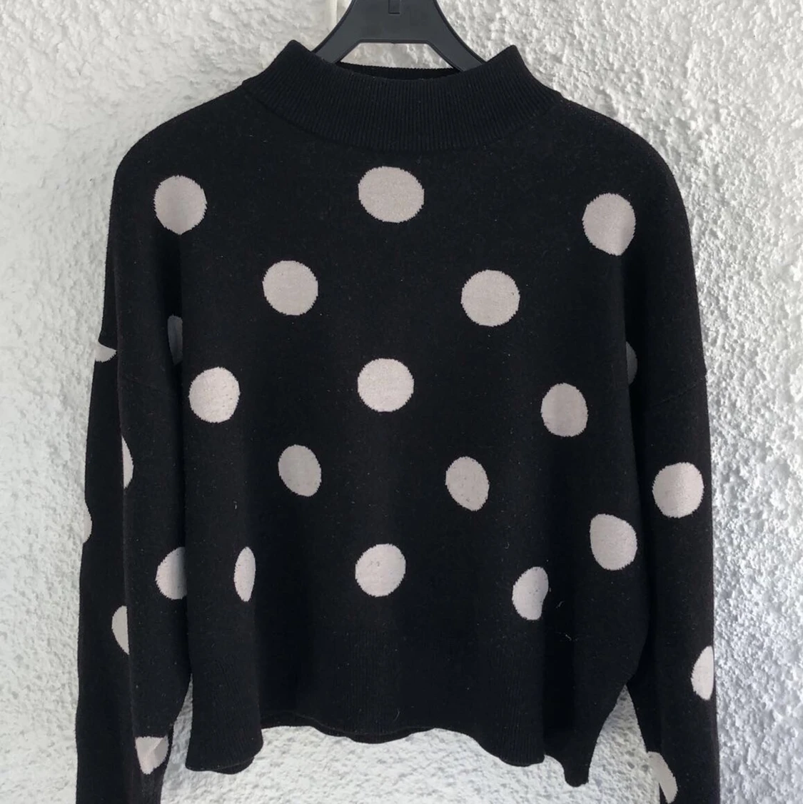 Prickig stickad tröja