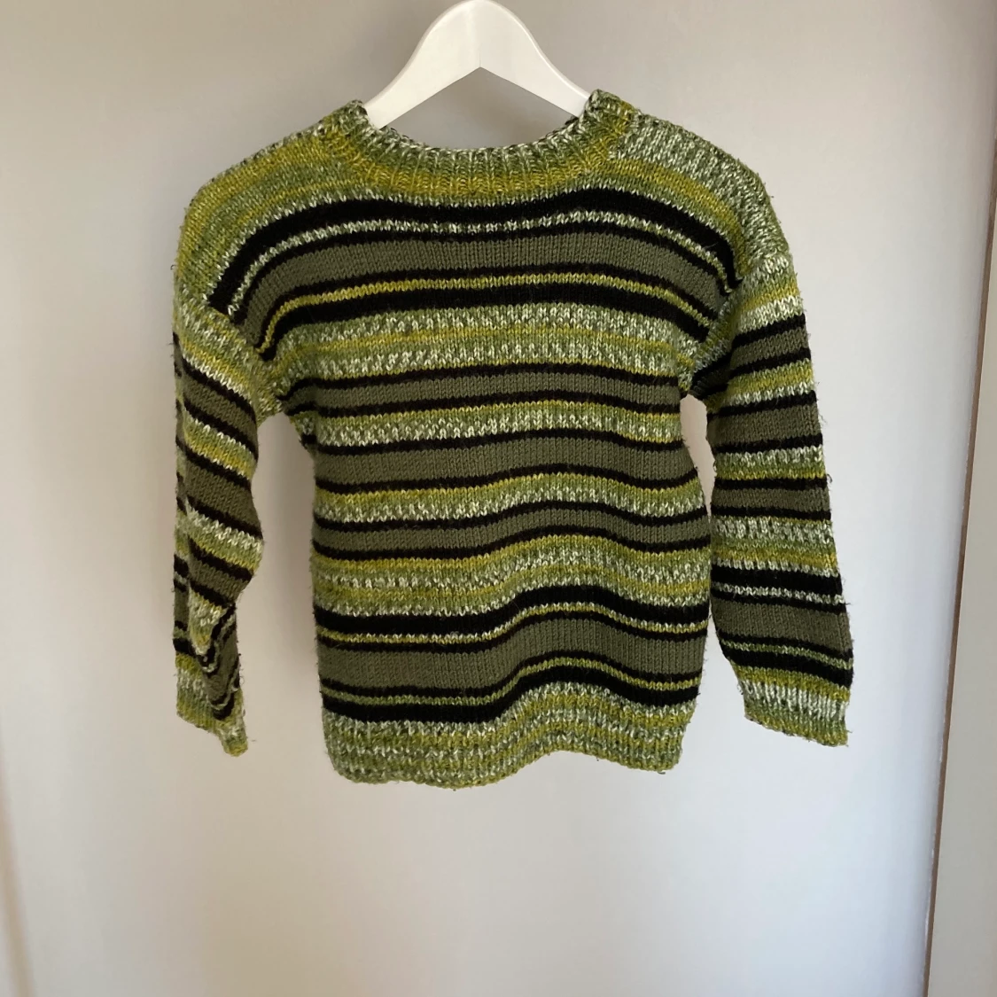 Grön stickad tröja - 90