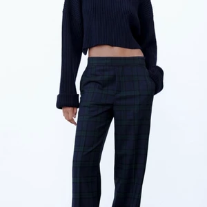 Zara kostymbyxor - Säljer dessa superfina kostymbyxor från zara som är slutsålda, köpte 2 storlekar och denna var för stor, prislappen är kvar. 