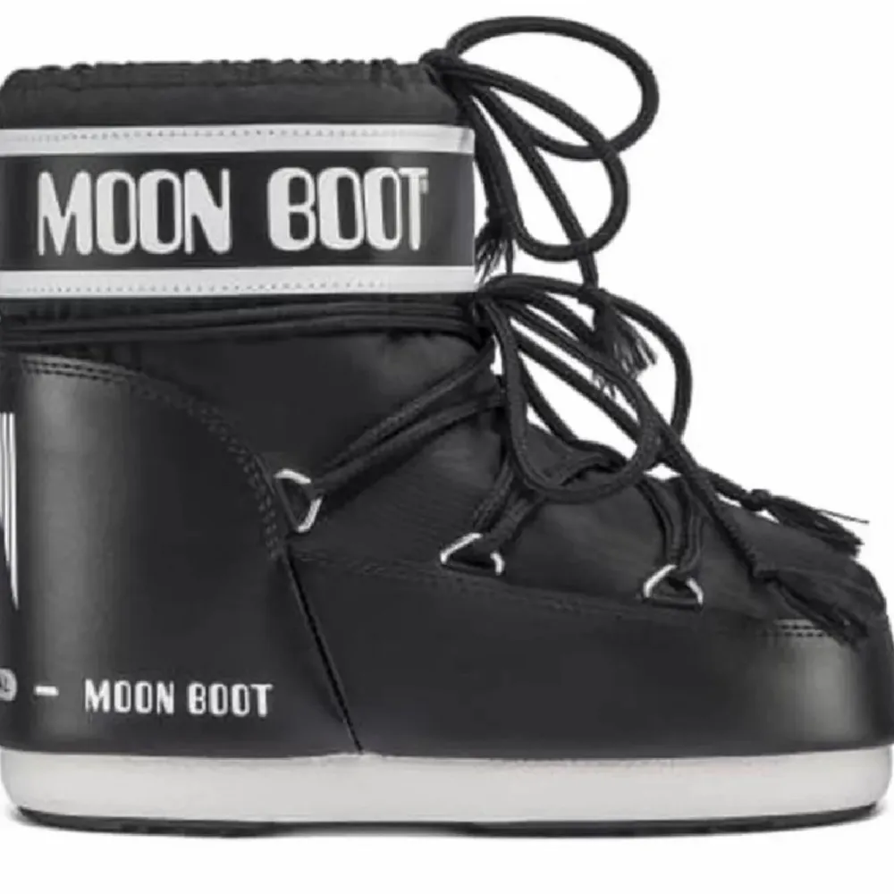 Jättefina moon boots nyinköpta men var för små och kvitto fanns ej ❤️ Buda i kommentarerna bud börjar på 600kr ❤️ Egna bilder går att fixa❤️ Kan skickas för 99kr spårbart❤️. Skor.