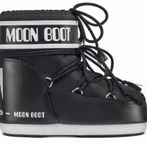 Jättefina moon boots nyinköpta men var för små och kvitto fanns ej ❤️ Buda i kommentarerna bud börjar på 600kr ❤️ Egna bilder går att fixa❤️ Kan skickas för 99kr spårbart❤️